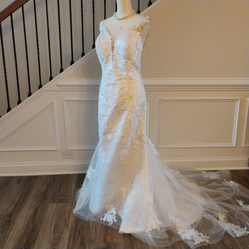 Elegant White Lace Wedding Dress Sz-18